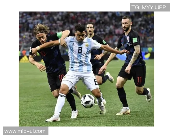 足球明星家人遭绑架事件引发社会广泛关注与讨论